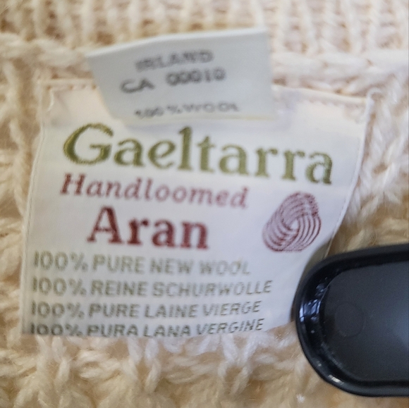 Gaeltarra Hand loomed  Aran 100% wool cable knit  cardigan sweater - Picture 9 of 12